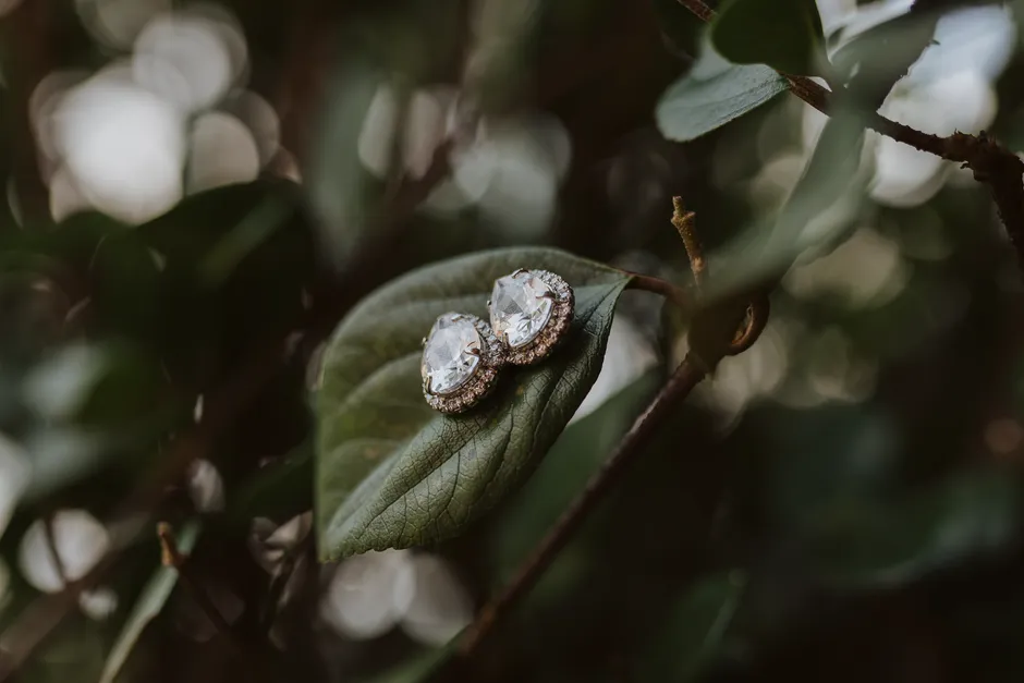 Đôi bông tai kim cương dáng giọt nước