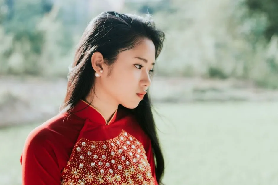Bông tai đá quý hợp mệnh phong thủy